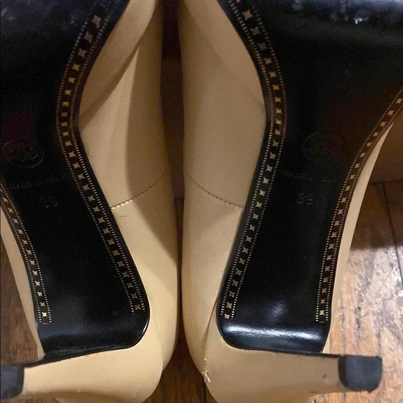 Chanel Beige and Black Women's Shoes - Picture 7 of 7